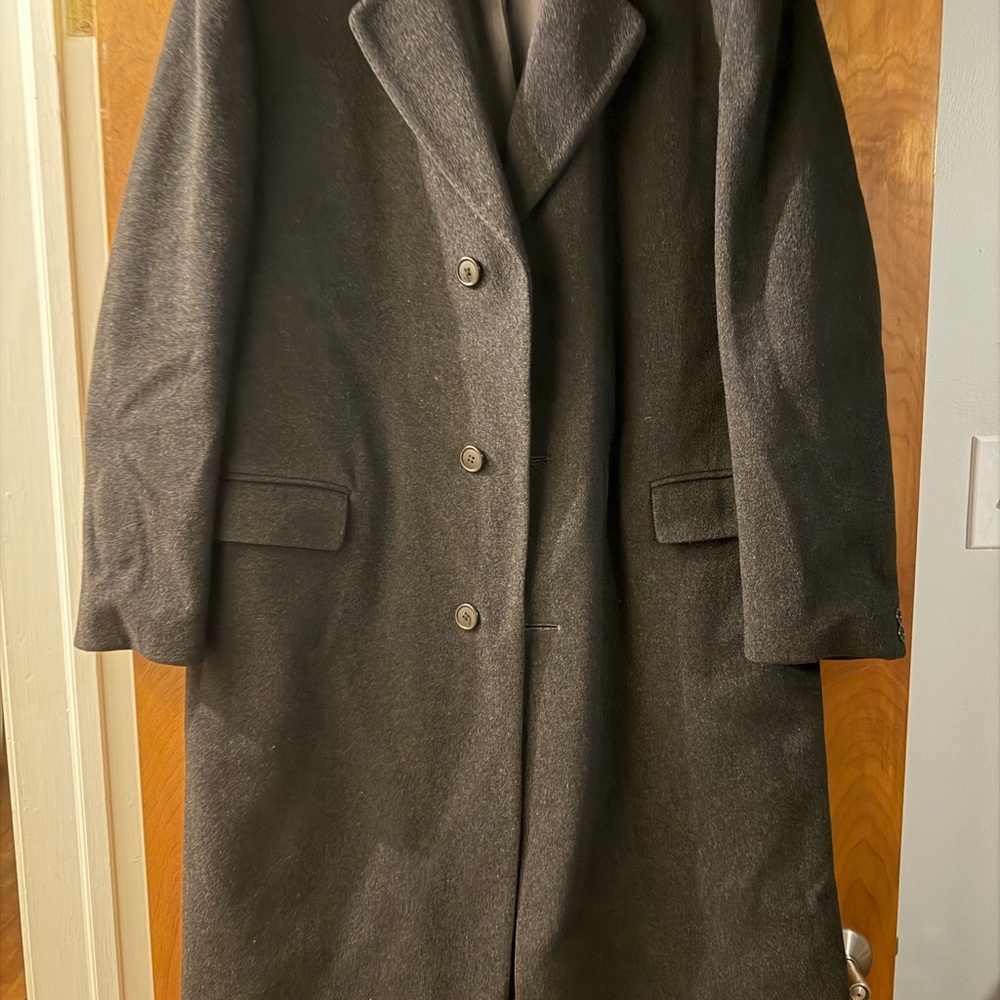 Men's Elegant Charcoal/Gray Coat Pure Wool Made in England 42R overcoat